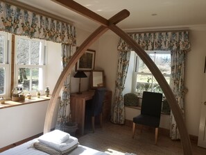 1 室のベッドルーム、デスク、アイロン / アイロン台、WiFi (無料)