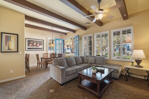 Televisión, chimenea, Netflix y Hulu 