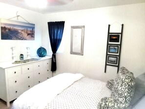 3 Schlafzimmer, Schreibtisch, Bügeleisen/Bügelbrett, Reisekinderbett
