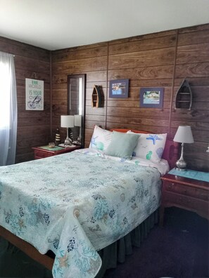 3 bedrooms, desk, iron/ironing board, travel cot