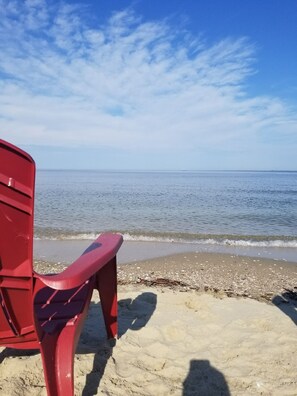Beach nearby, sun loungers, beach towels - Beach Combing & Relaxation (St Leonard)