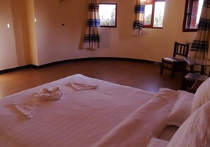 Superior Double Room, City View | Egyptian cotton sheets, premium bedding, down duvets - Bete Serkie Lalibela (Lalibela)