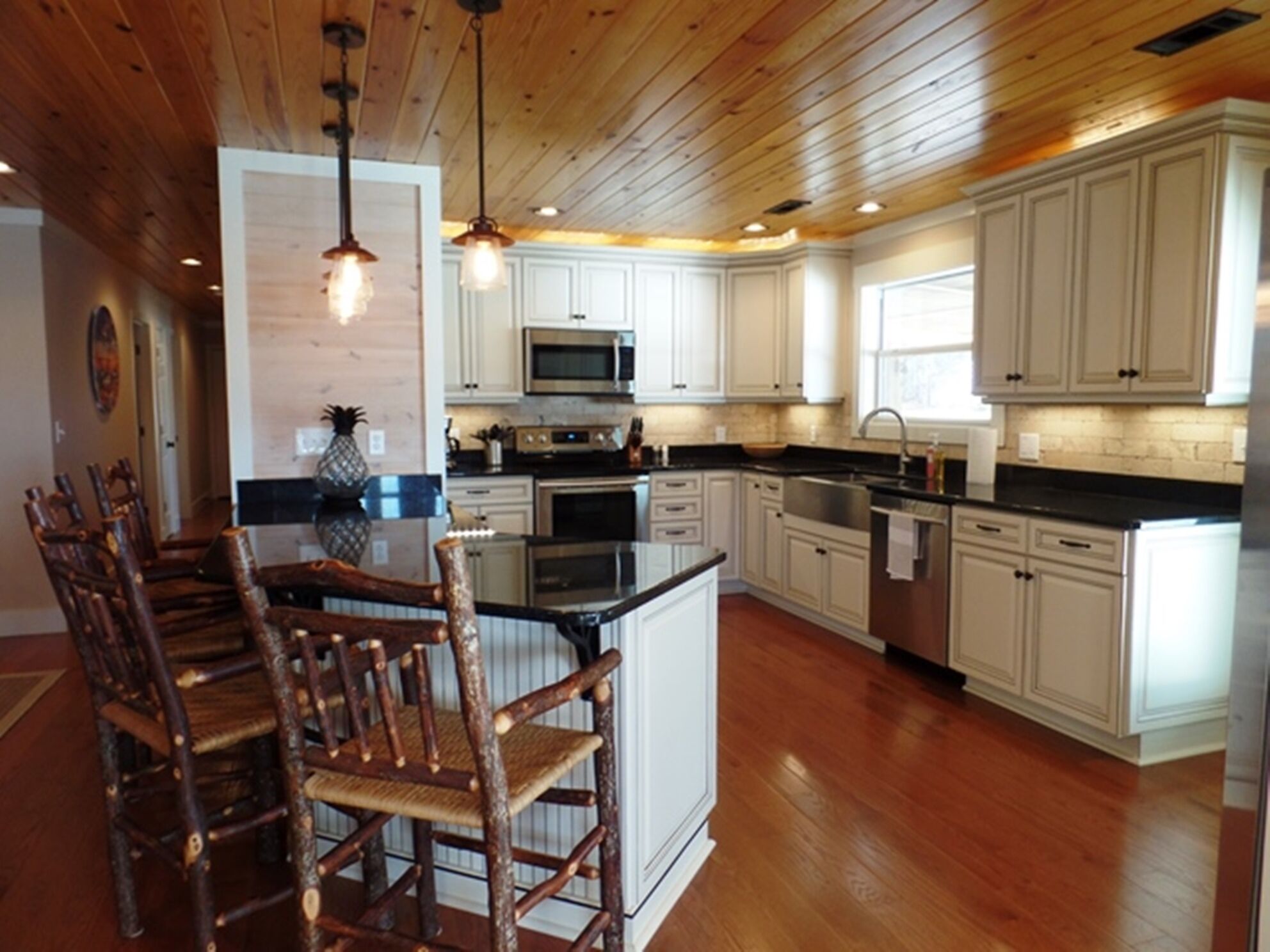 Lake Martin > Lake Front Home