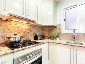 Réfrigérateur, micro-ondes, four, lave-vaisselle