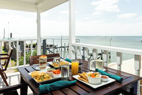 Harbour View Boutique Hotel & Wellness Retreat