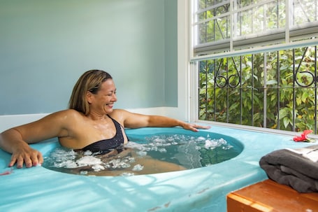 Couples treatment rooms, sauna, body treatments, hydrotherapy. Harbour View Boutique Hotel & Wellness Retreat
