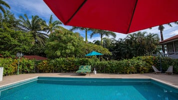 2 outdoor pools, sun loungers