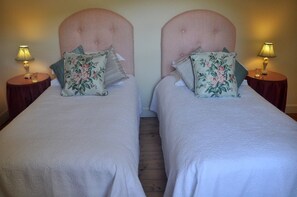 5 habitaciones, escritorio, tabla de planchar con plancha y wifi gratis 