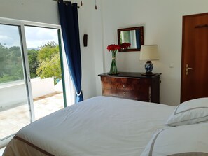 3 chambres, fer et planche à repasser, lit parapluie, Wi-Fi