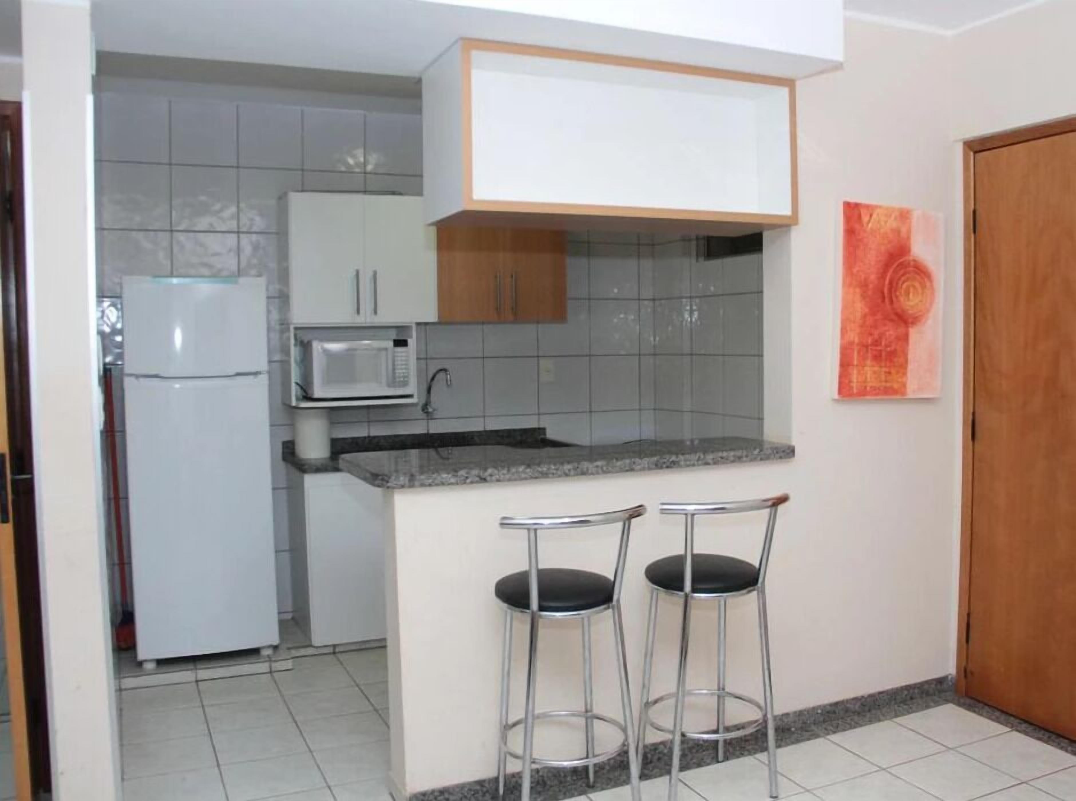 Apartamento, 4 quartos | Cozinha privada | Geladeira, micro-ondas, fogão, cooktop