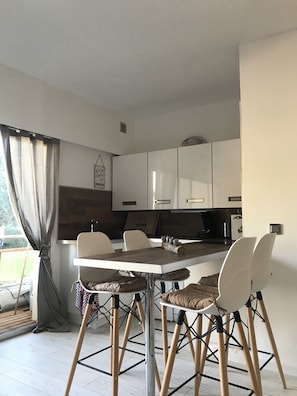 Dining - Superb 2 rooms 2 min walk from the sea with terrace (Saint-Raphaël)