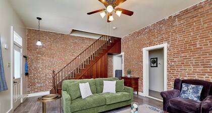St. Charles 1860's Gem - Sleeps 6!