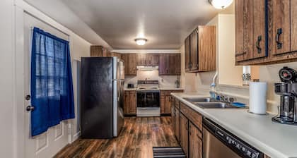 St. Charles 1860's Gem - Sleeps 6!