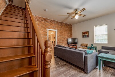 St. Charles 1860's Gem - Sleeps 6!