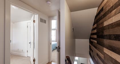 St. Charles 1860's Gem - Sleeps 6!