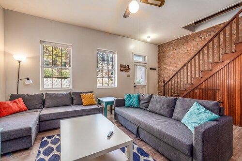 St. Charles 1860's Gem - Sleeps 6!