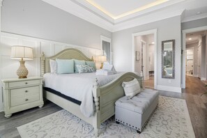 5 bedrooms, iron/ironing board, internet, bed sheets