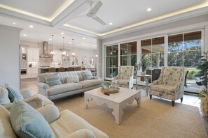 Télévision, cheminée