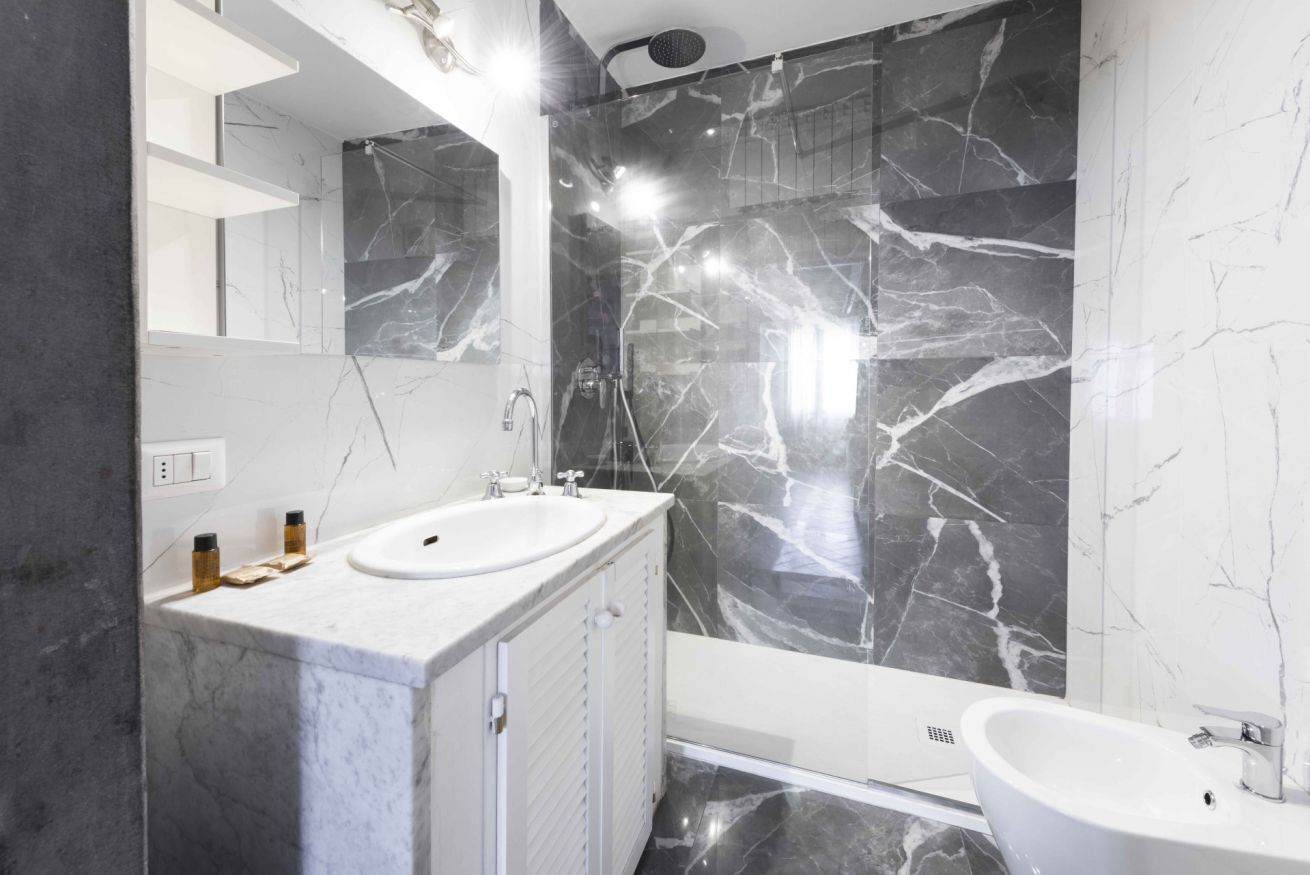 Combinazione doccia/vasca, asciugacapelli, bidet, asciugamani