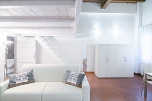 Living area - San Niccolò Loft in Florence by Mmega (Florence)