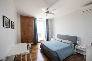 3 bedrooms, desk, iron/ironing board, travel crib - CASA SOTTORIPA - cozy location located in front of Acquarium (Genova)