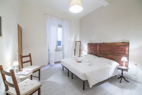 2 chambres, fer et planche à repasser, Wi-Fi, draps fournis
