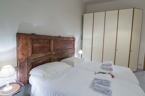 2 bedrooms, iron/ironing board, WiFi, bed sheets - Pontormo, a cozy apartment near Ponte Vecchio by Mmega (Florence)