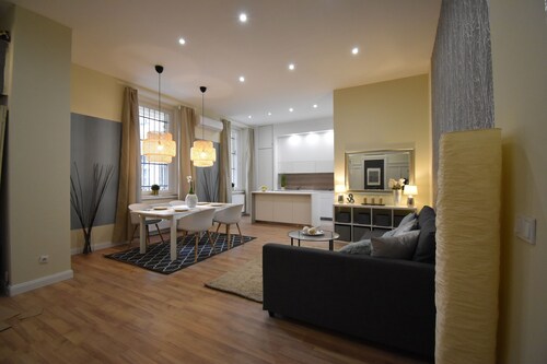 Schöne zentrale 5 Schlafzimmer / 5 Badezimmer