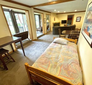 3 bedrooms, desk, travel cot, free WiFi - Best Ski-in/Ski-Out Condo at Copper Mountain (Copper Mountain)
