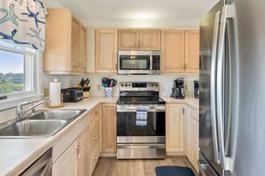 Refrigerador, microondas, horno y parrilla de estufa 