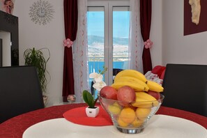 تناول الطعام