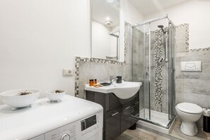 Shower, hair dryer, towels, shampoo
