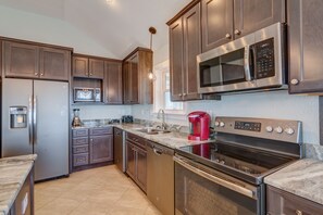 Fridge, microwave, oven, stovetop - 5376- Wench's Pad 2, Private Pool, Theater Room, Fitness Room, Pool Table & more! (Kill Devil Hills)