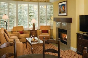 TV, fireplace