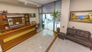 Reception - Western Star Hotel (Durrës)