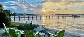 Roonie's Periwinkle Cottage -  waterfront- 2 bikes - downtown Stuart