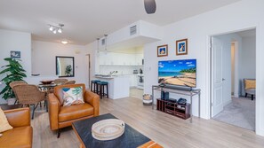 TV connectée, Netflix, lecteur de DVD, livres