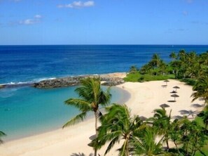 Plage à proximité, chaises longues, serviettes de plage