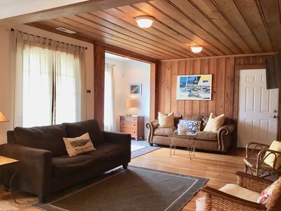 Charming Beach Cottage Only 100 yds from the beach