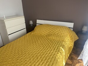 2 bedrooms, iron/ironing board, free WiFi