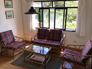 Cabin 4  | Living room