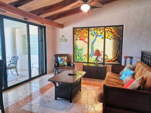 Télévision, lecteur de DVD, chaßne hi-fi