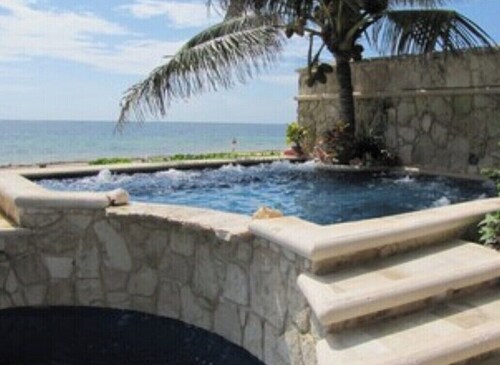 Belle maison de luxe en front de mer avec piscine 5BR / 5BA Opt + 1ap