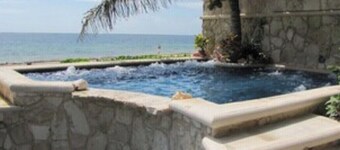 Vackert lyxhus vid stranden med pool 5BR / 5BA Opt + 1ap