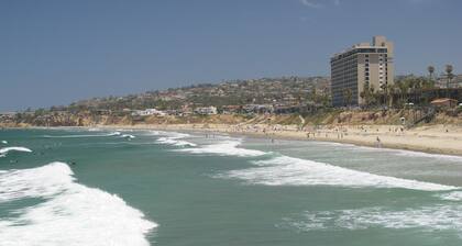 Chic Beach Apartment..Steps to the sand...newly renovated