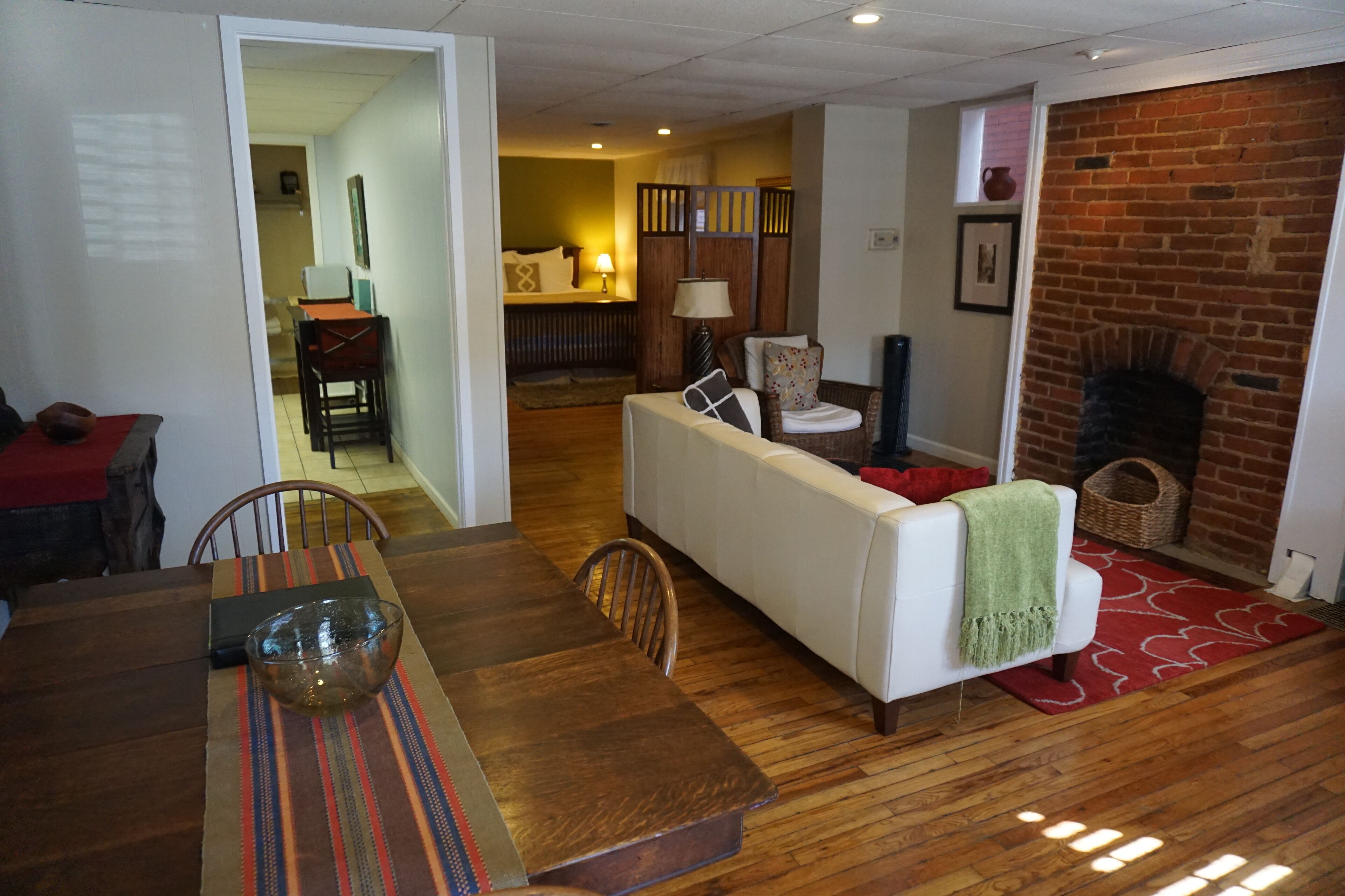 1640 Franklin Spacious, Clean, Comfort Quiet Neighborhd, Walk/Bike dwntwn