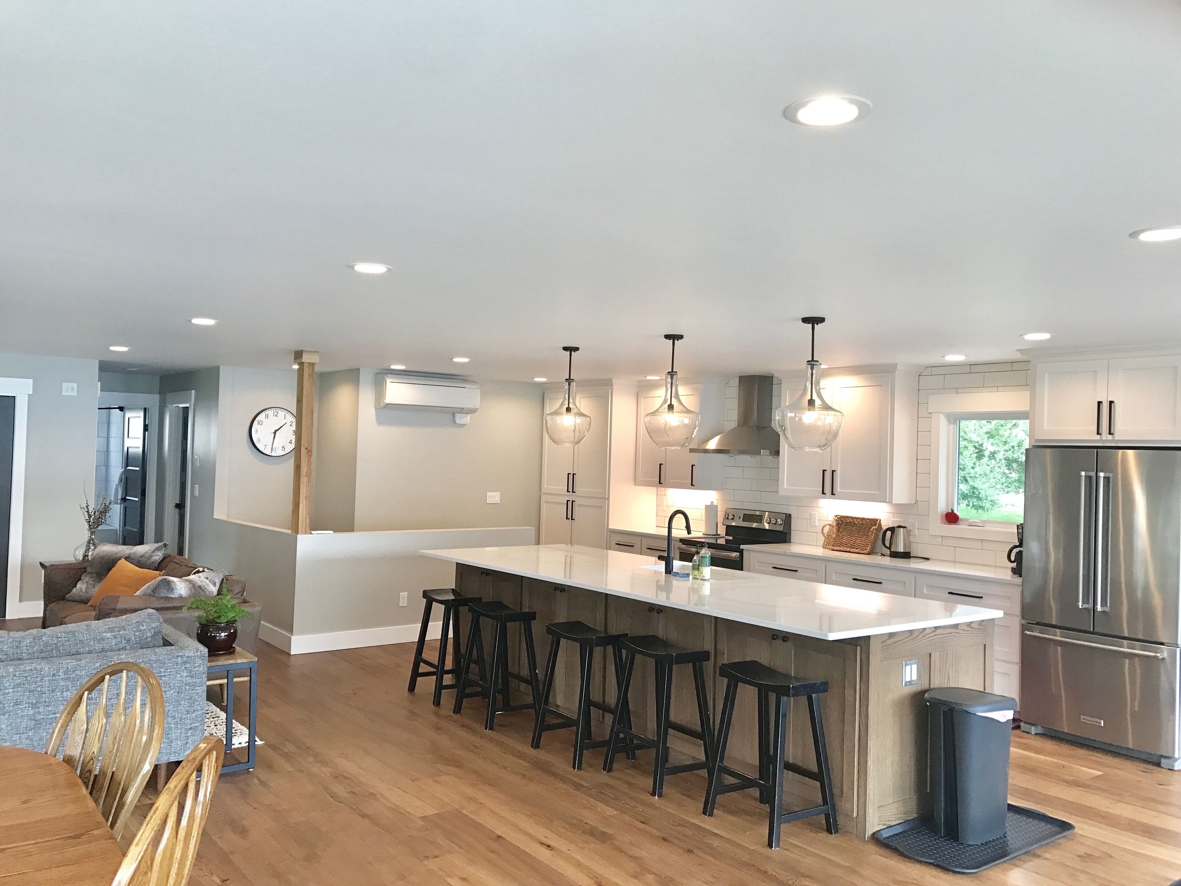 Beautiful 4 Bedroom Lake Front Home