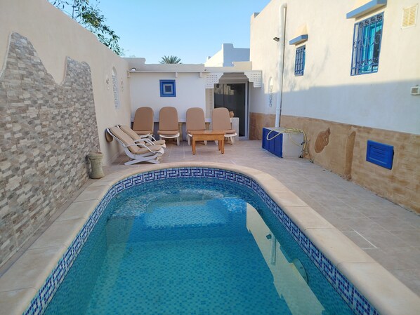 حمام سباحة