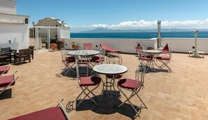 Outdoor dining - Superior Apartment Sea Views (Tarifa)
