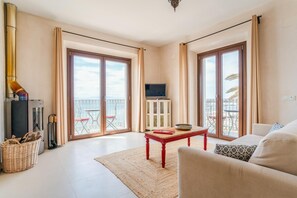 Televisie en een open haard